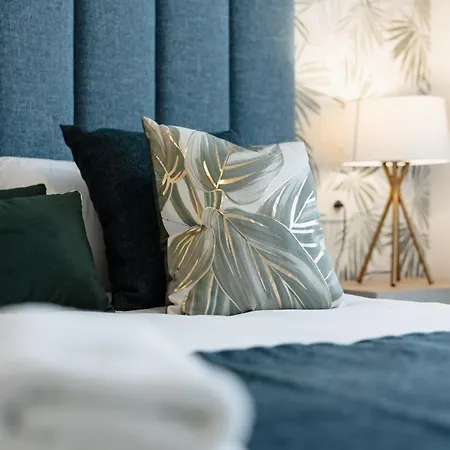 Magnificent Apartment, Close To The Beach, In *