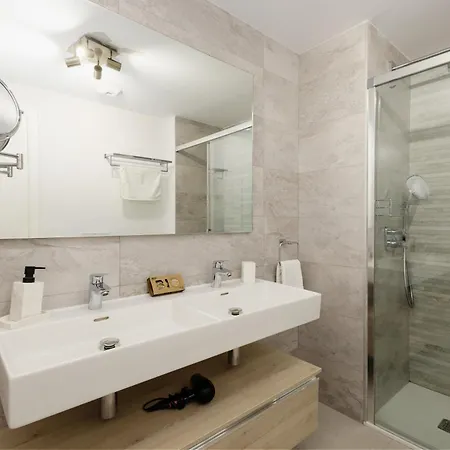 Apartamento Magnificent Apartment, Close To The Beach, In Estepona