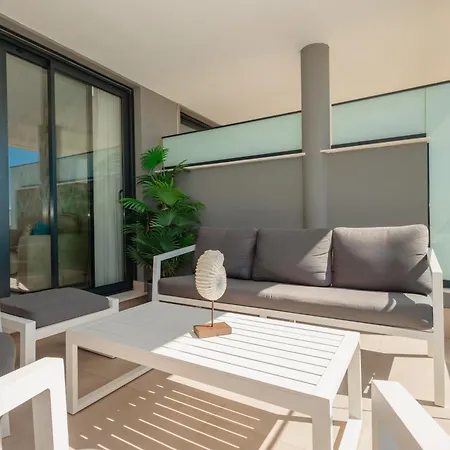 Magnificent Apartment, Close To The Beach, In *