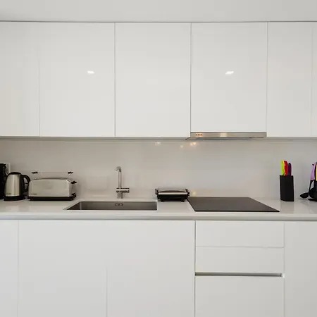 Apartment Magnificent Apartment, Close To The Beach, In