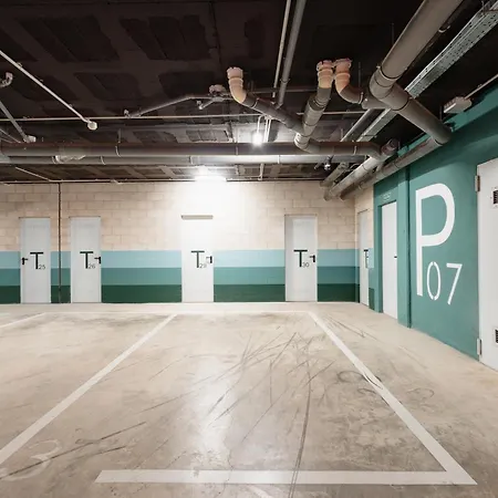 Magnificent Apartment, Close To The Beach, In Apartamento Estepona