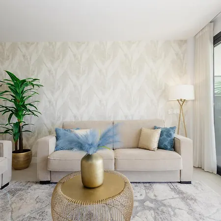 Magnificent Apartment, Close To The Beach, In Apartman