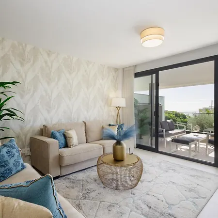 Apartman Magnificent Apartment, Close To The Beach, In *